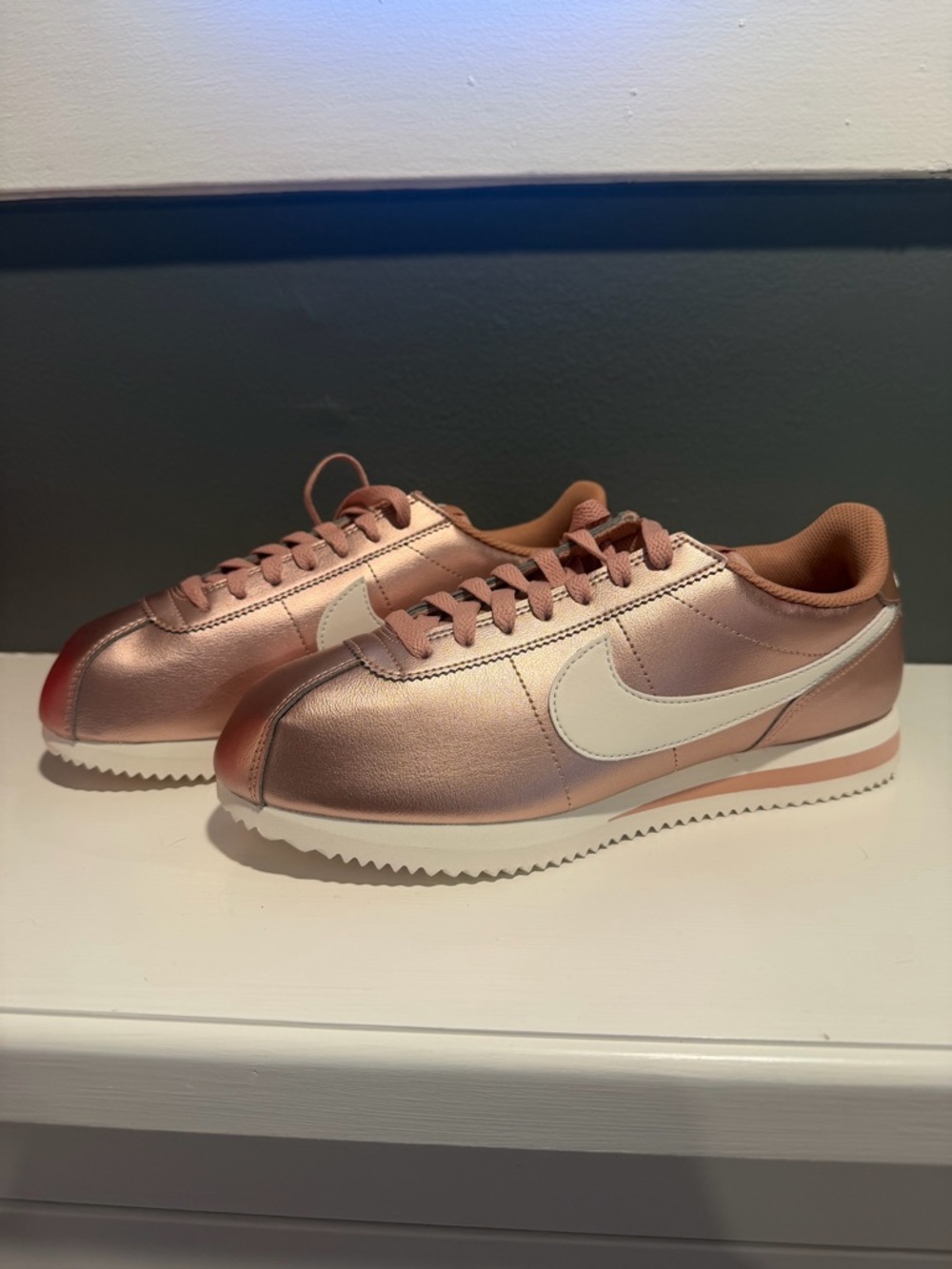 New Nike Women’s Sz9 Classic Cortez Metallic Rose Gold Sneakers